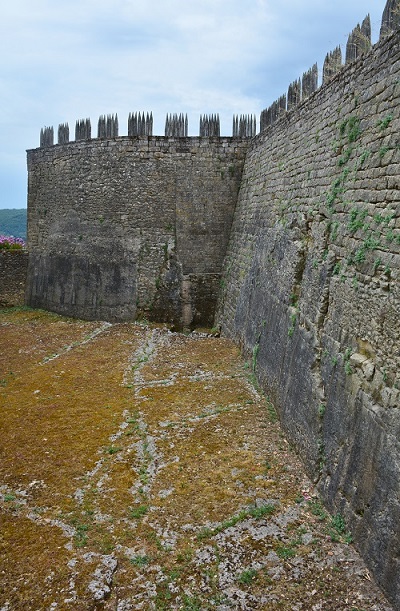 Beynac fosse et enceinte 24 081