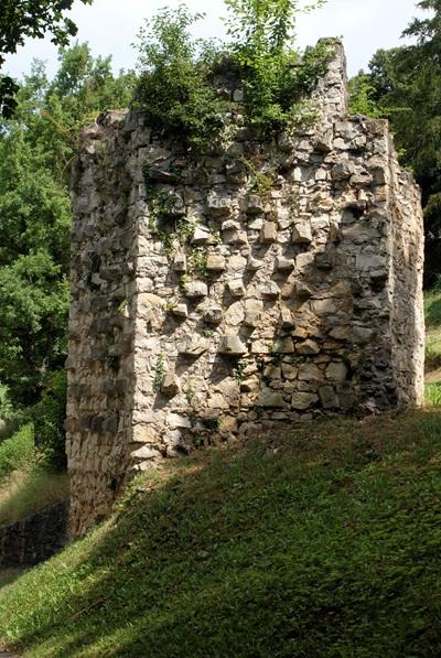 Ruines rotteln d
